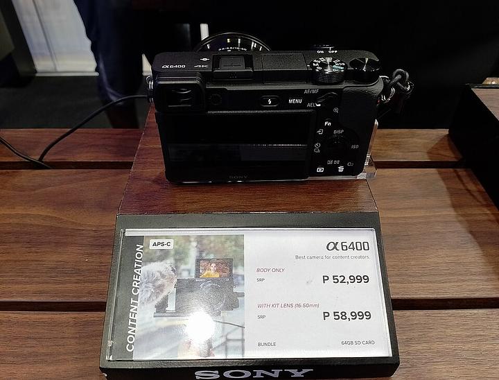 Sony Alpha 6400 + 16-50mm kit lens